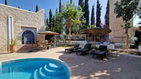 Essaouira : Maison “Beldi” en pierre de taille avec piscine, jardin et patio intérieur