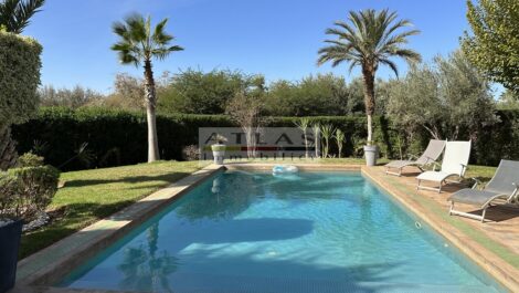 Back on the market : Single Storey Villa with Swimming Pool 20 Minutes from the Center