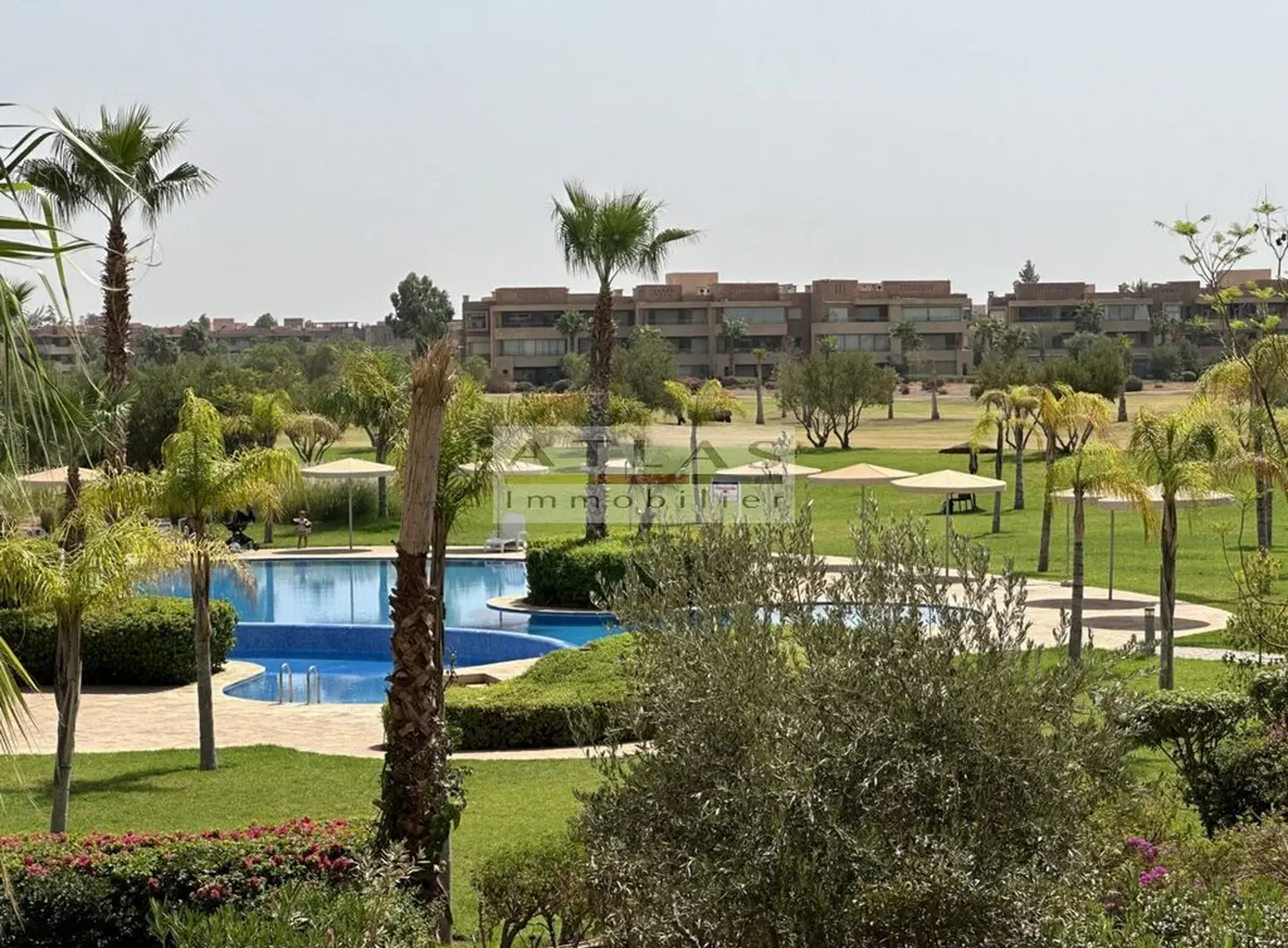 appartement-d-exception-avec-terrasse-et-vue-panoramique-sur-golf-et-piscine-a-marrakech ( (12)