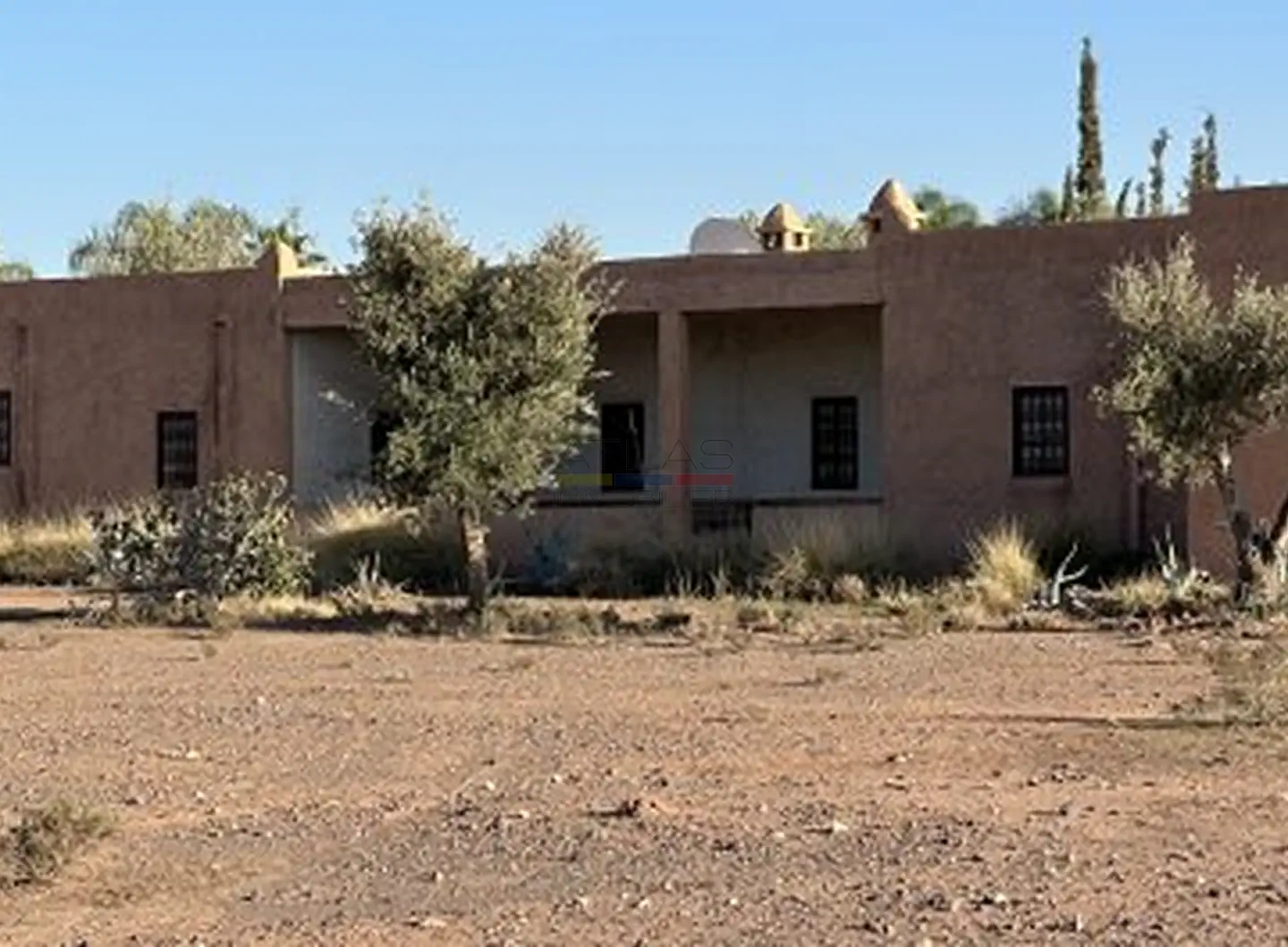 propriete-marrakech-route-amizmiz-maison-beldi-6chambres-piscine-440m2 (14)