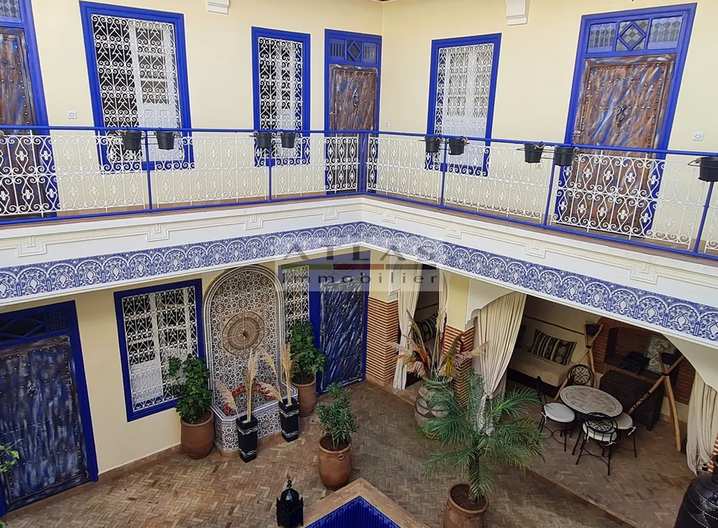 riad-marrakech-medina-patio-bassin-terrasse-chambres-suites-vue-degagee (8)