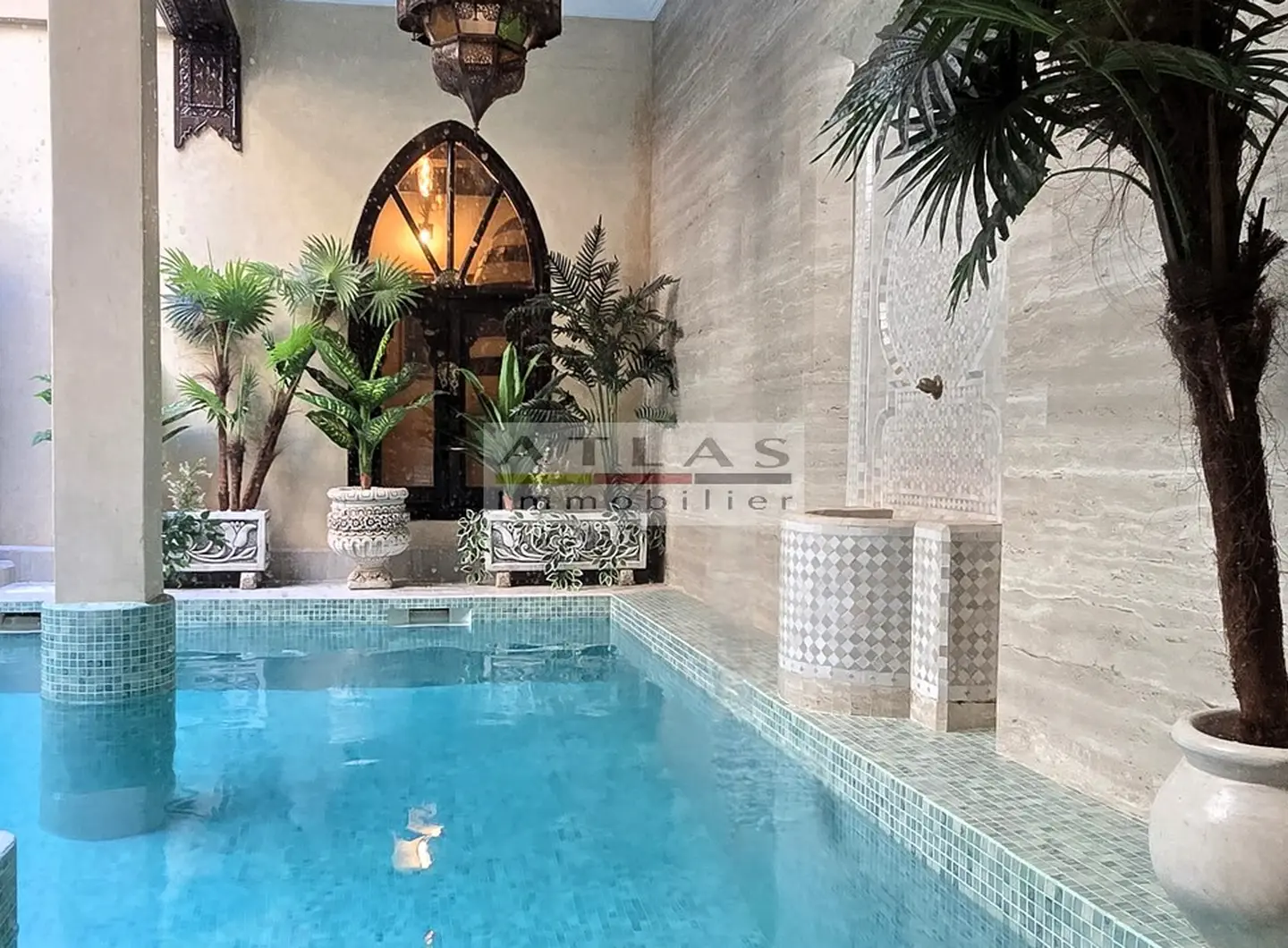 riad-renove-medina-marrakech-piscine-chauffee-terrasse-suites-luxe (11)