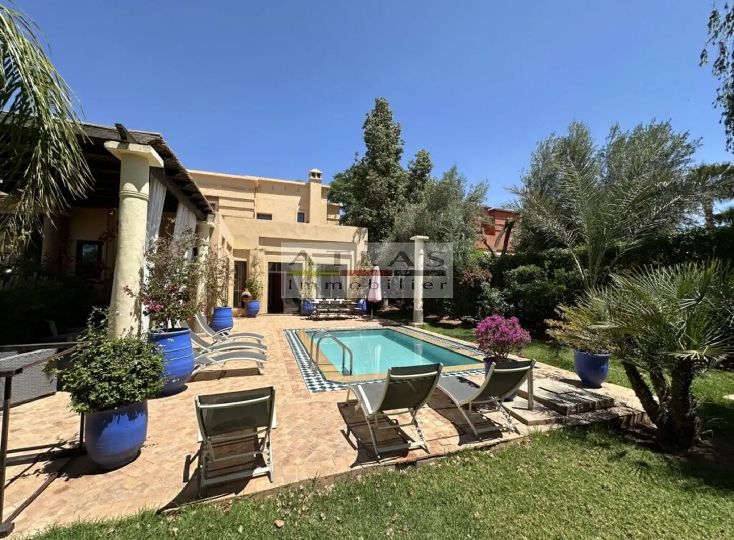 villa-golf-marrakech-luxe-piscine-prestige-hautdegamme-meublée-résidenceproche-investissement-immo (4)