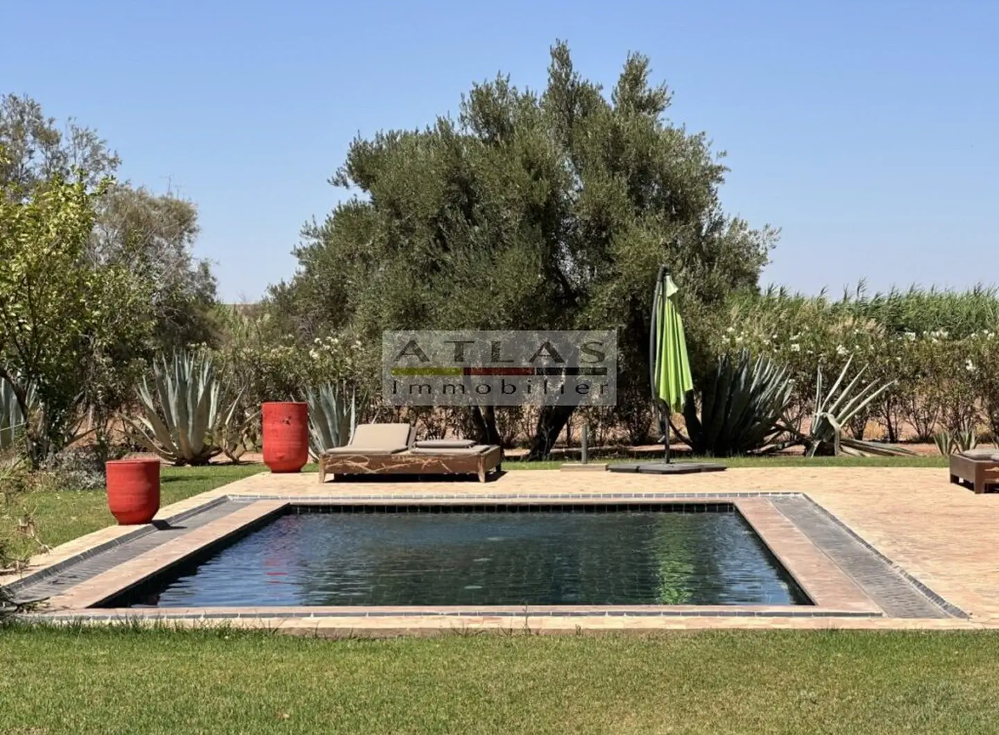 villa-golf-marrakech-luxe-prestige-piscine-rooftop-exclusive-investissement-immobilier-standing-mo (3)