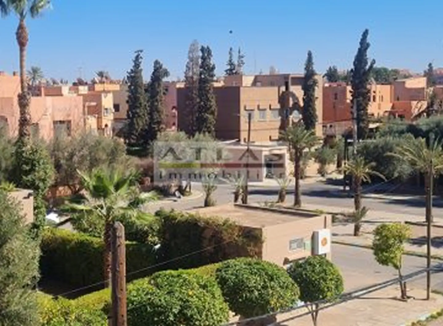 villa-marrakech-spacieuse-polyvalente-522m2-rplus1-soussol-toitterrasse (9)