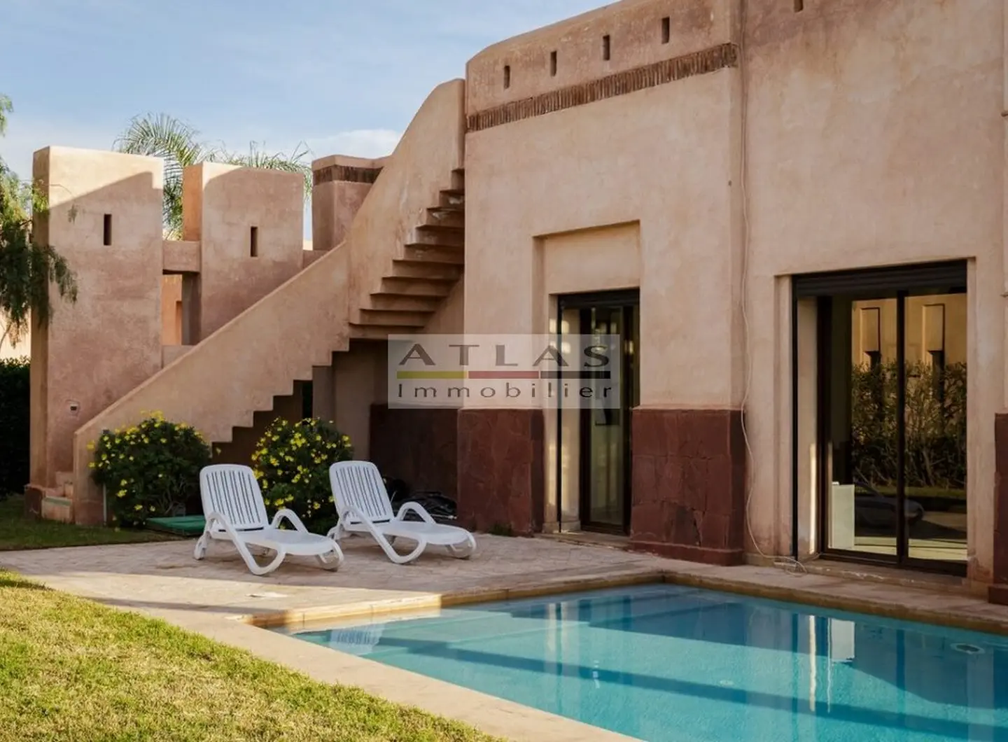 villa-plainpied-marrakech-piscine-sécurisée-titrée-rapide-jardin-domaine-secondaire-rooftop-prestige (12)
