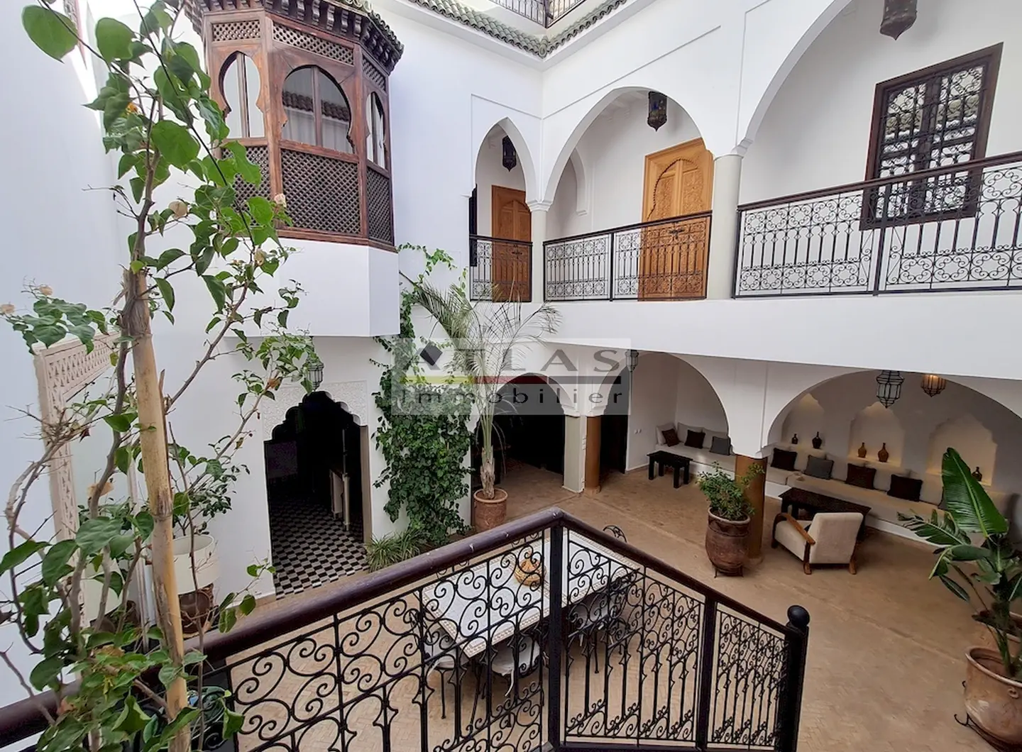 riad-vendu-mouassine-marrakech-double-acces-patio-lumineux (9)