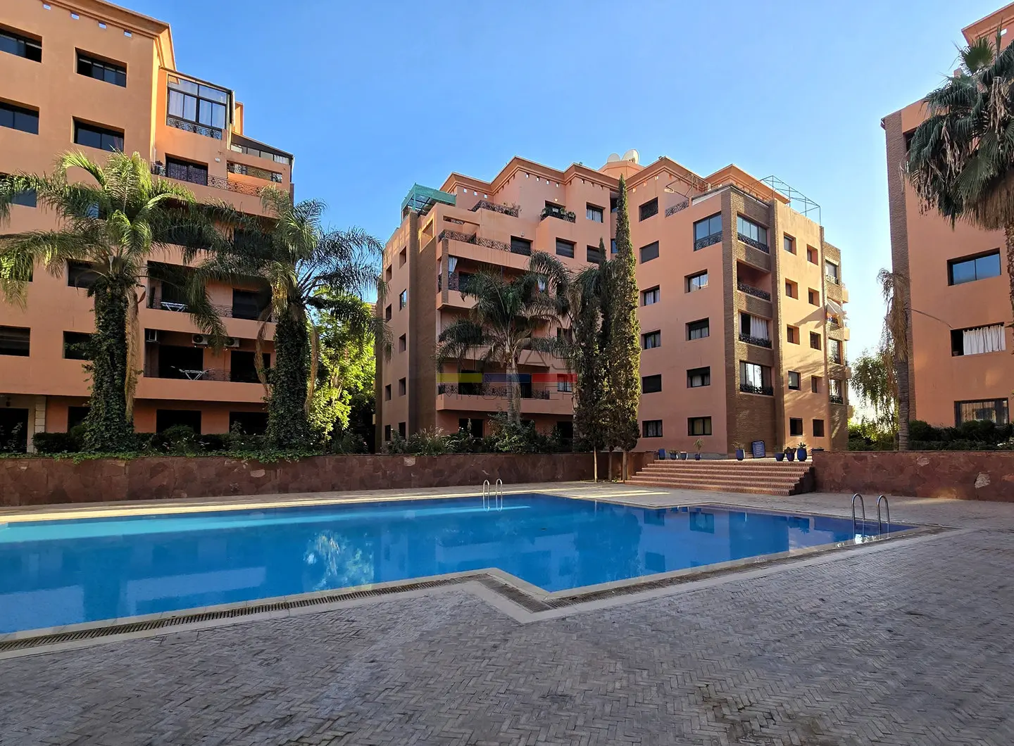 appartement-marrakech-mohammed-vi-menara-mall-piscine-parkin (14)