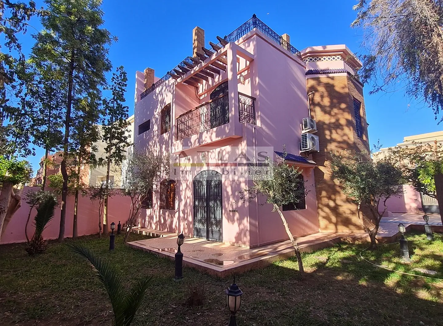 villa-marrakech-3km-jardin-piscine-commune-3chambres-finitions-hautdegamme (11)