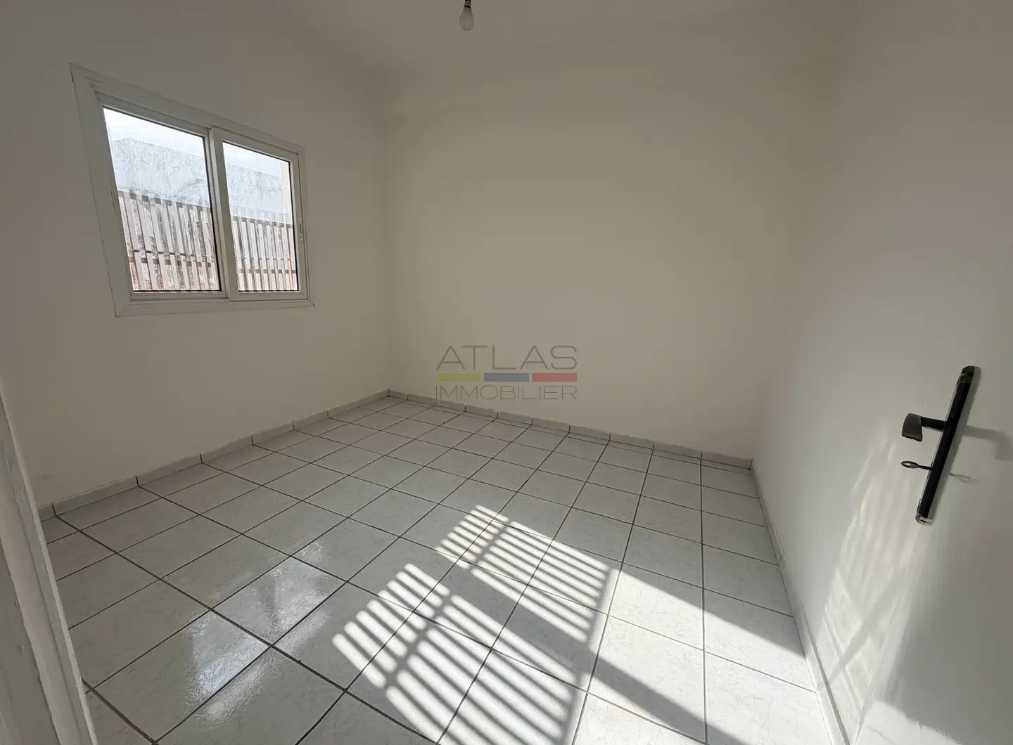 appartement-duplex-ghazoua-essaouira-salon-lumineux-location (8)
