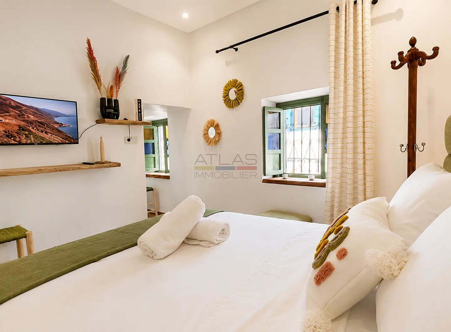 essaouira-studio-room-tv-modern