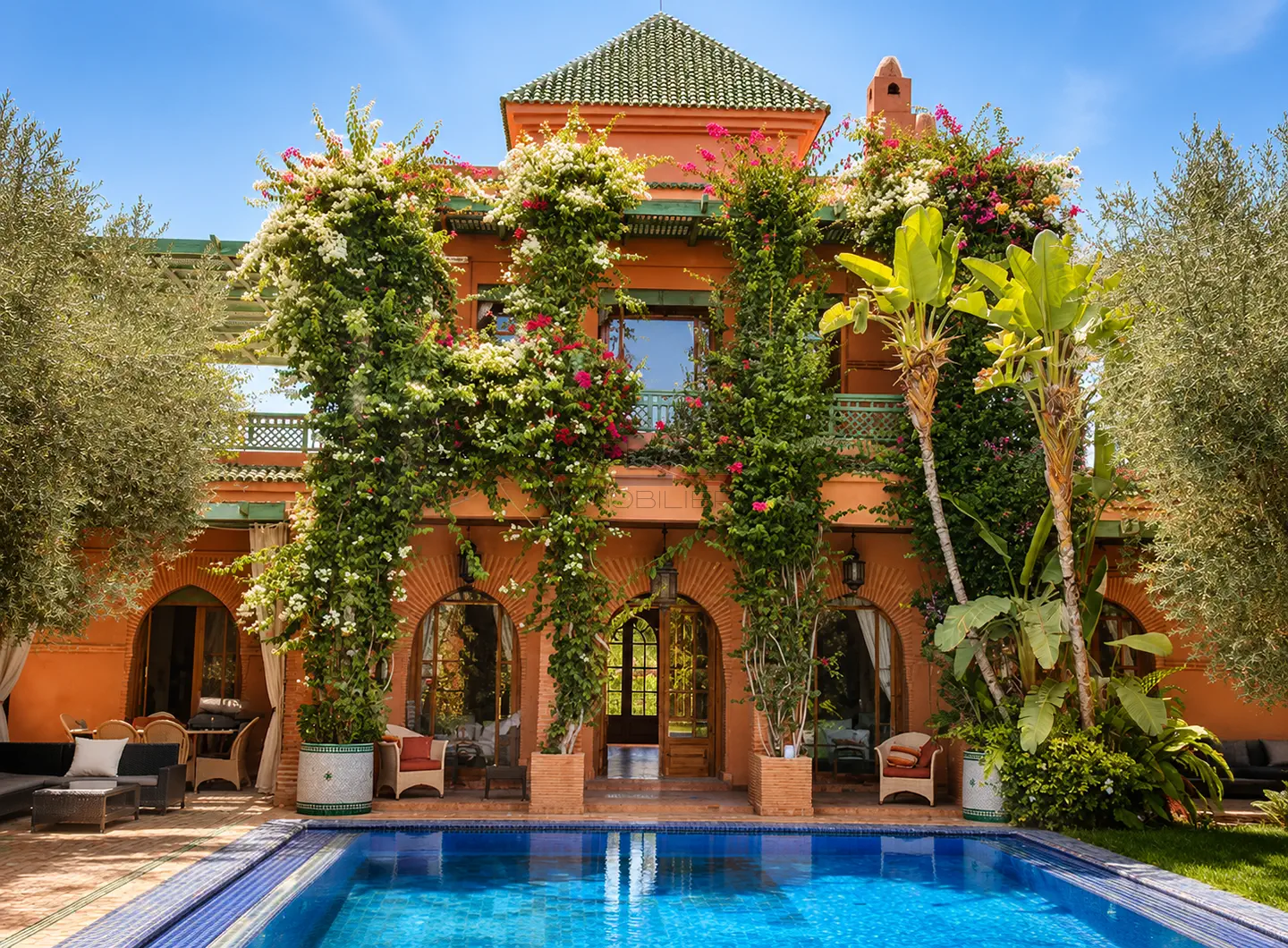 marrakech-palmeraie-facade-villa-prestige-piscine-privee