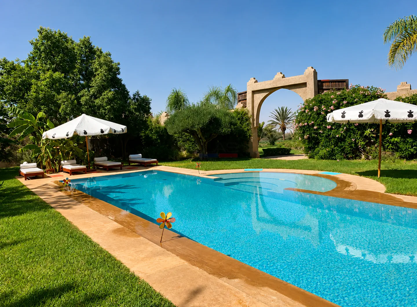 marrakech-villa-piscine-principale-jardin-luxe
