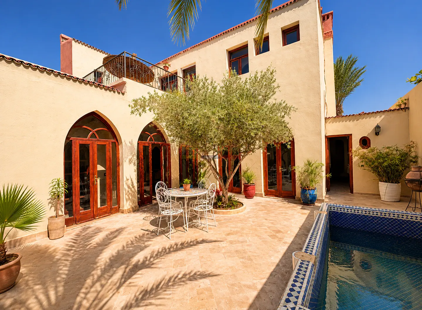 villa-riad-palmeraie-marrakech-cour-interieure-bassin