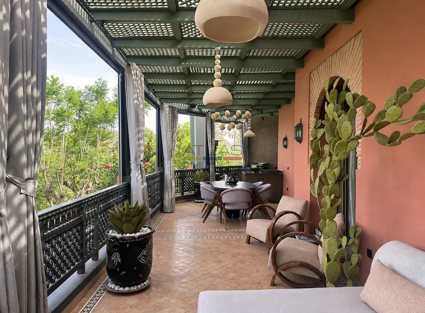 marrakech-appartement-grande-terrasse-couverte-palmeraie