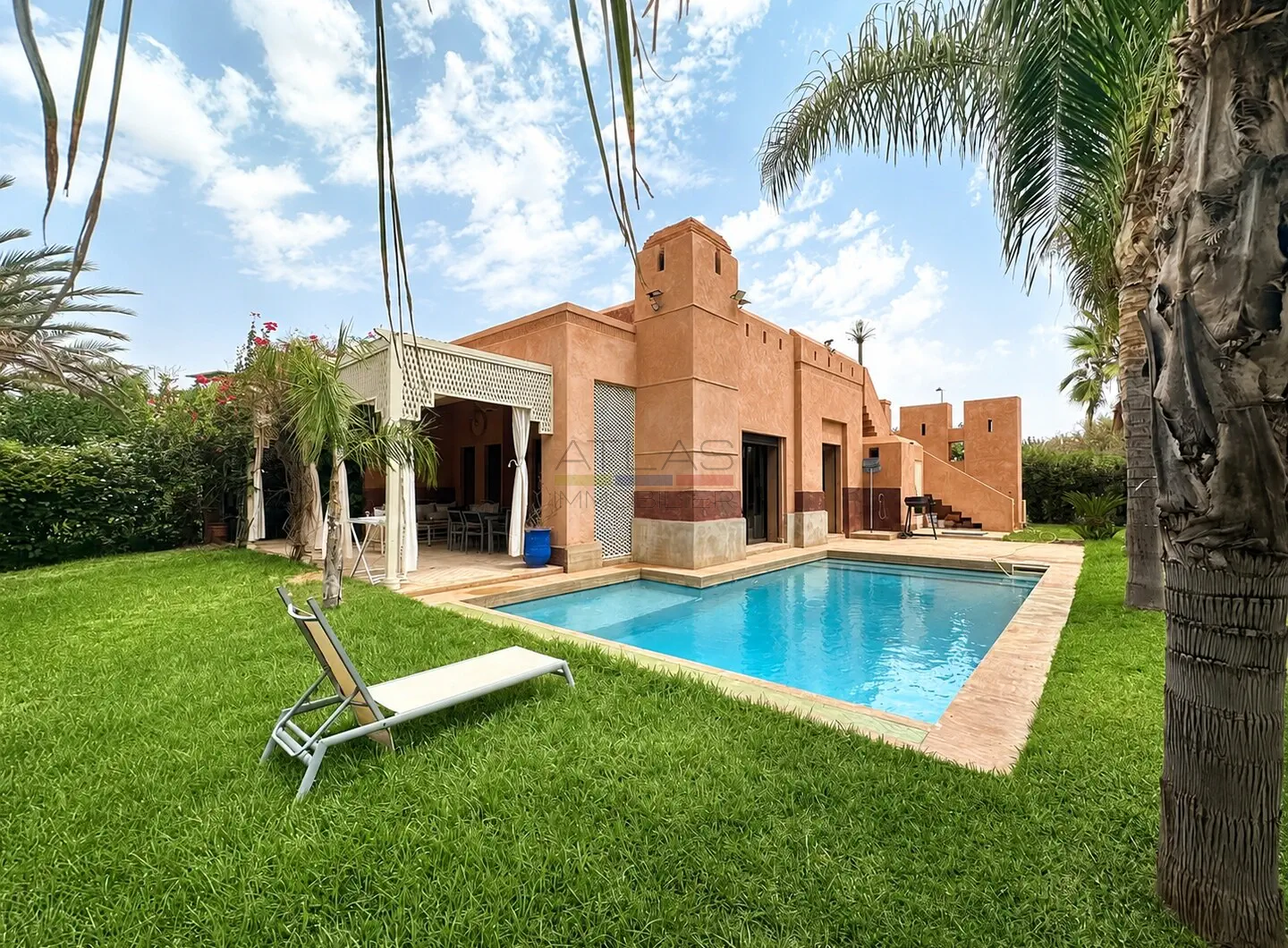 01-villa-piscine-route-de-fes-marrakech-vue-generale