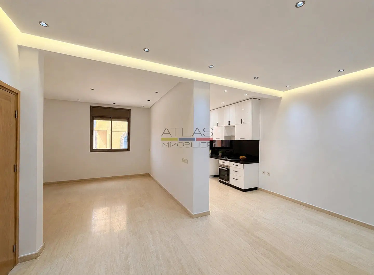 essaouira-location-appartement-argana-sejour-cuisine-ouverte.jpg