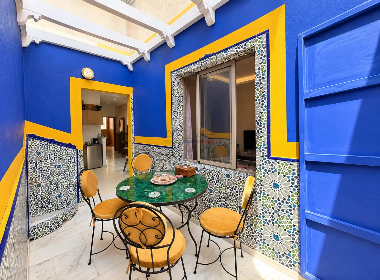 Colourful patio with zellige in an apartment in Essaouira